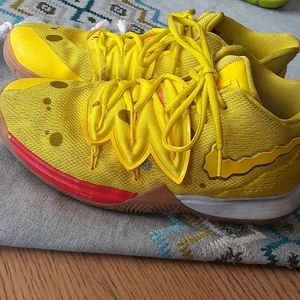 Kyrie 5 Spongebob Edition soze 6.5Y